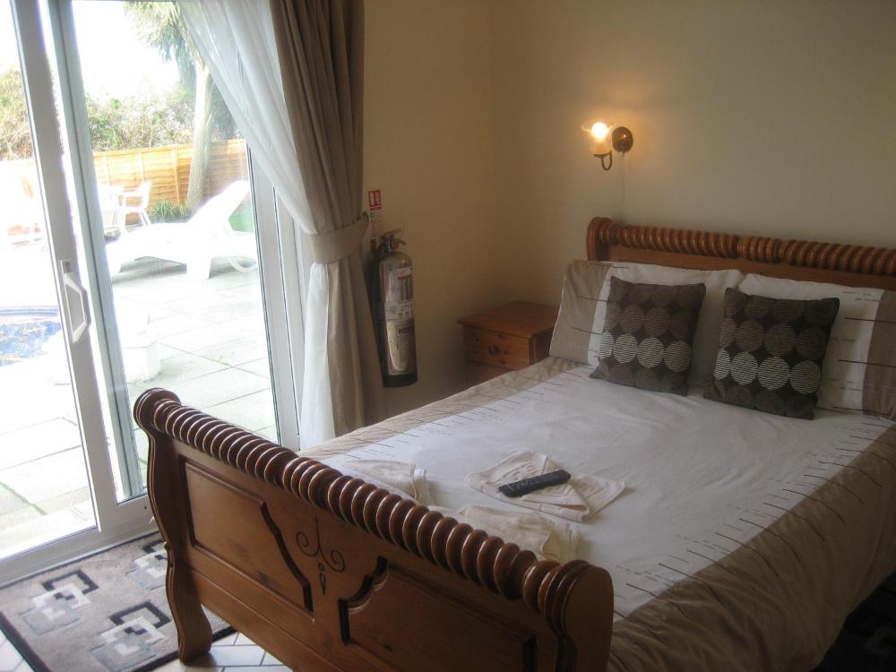 Family Room (2 Adults + 2 Children)